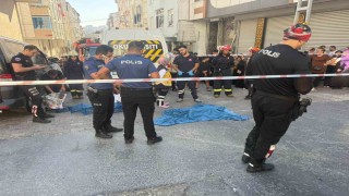 Esenyurtta servis minibüsü anne oğlu ezdi