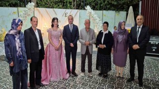 Eski TBMM Başkanı Çiçekin esprili çıkışı geceye damga vurdu: Meclis Başkanı racon keser, kurdele kesmez