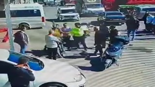 Evrak isteyen polise yumrukla karşılık verdi