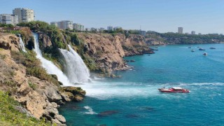 Falezlerden düşen kadın için dalgıçlar su altında arama çalışması yaptı