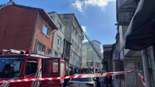 Fatihte 5 katlı binada korkutan yangın