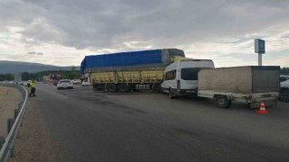 Fındık işçilerini taşıyan minibüs ile kamyon çarpıştı: 8 yaralı