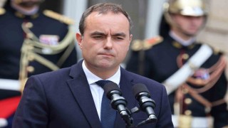 Fransada başbakan olarak atanan Lecornu, Bayroudan görevi devraldı