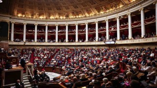 Fransa’da İlk Kez: Hükümet Güvenoyu Kaybetti