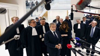 Fransanın eski Cumhurbaşkanı Sarkozye suç örgütü kurma suçundan 5 yıl hapis