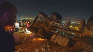 Freni patlayan kamyon devrildi, sürücü kayıplara karıştı