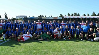 Futbolun efsaneleri Karacabey için sahaya çıktı