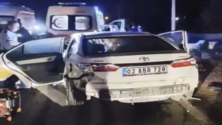 Gaziantepte çarpışan iki otomobil metrelerce savruldu: 1 ölü, 3 ağır yaralı