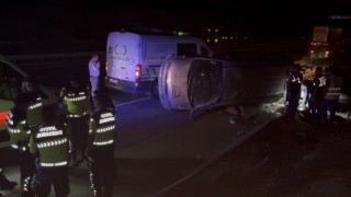 Gaziantepte lastiği patlayan minibüs taklalar atarak devrildi: 2 ölü, 8 yaralı