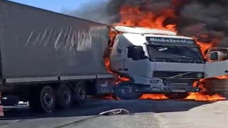 Gaziantepte seyir halindeki tır alev aldı