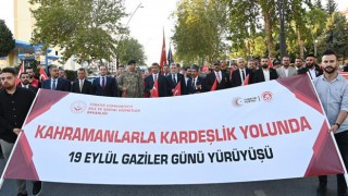 Gaziler ve Vatandaşlar Mehter Marşlarıyla Yürüdü