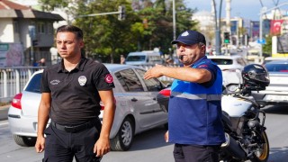 Gaziosmanpaşada zabıta ekipleri okul önlerinde görev başında