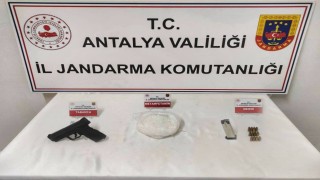 Gazipaşada durdurulan 2 araçtan uyuşturucu madde ve tabanca ele geçirildi