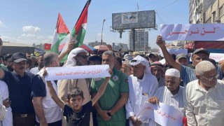 Gazzeliler, İsrailin sivilleri göçe zorlama planına tepki için Kefen Yürüyüşü düzenledi