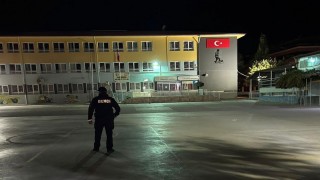 Gece bekçileri okulların güvenliği için görev başında