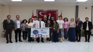 Gediz Altınkentte Erasmus+ projesi: Avrupadan öğretmen ve öğrenciler Kaymakam Uzun ile bir araya geldi