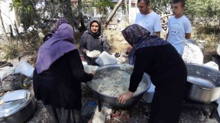 Geleneksel Hacet Bayramında dağıtılan yemek için 150 kilo pirinç ve 200 kilo et kullanıldı