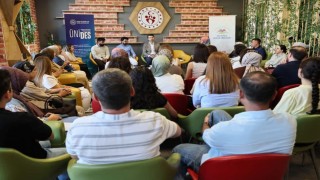 Gençlik Hizmetleri Genel Müdürü Efendioğlu, Manisada gençlerle buluştu