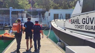 Gezi teknesinde rahatsızlanan vatandaşa tıbbi tahliye