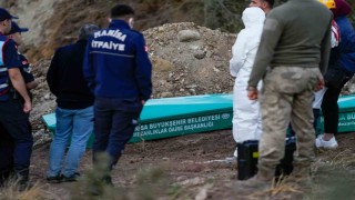 Göçük altında kalan iki çiftçinin cenazeleri morga kaldırıldı