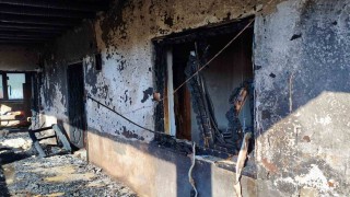 Göksunda iki ev yandı