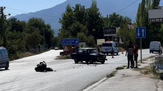 Gölhisarda motosiklet ile otomobil çarpıştı: 1 yaralı