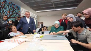 Gonca Engelsiz Yaşam Merkezine övgü