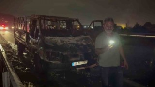 Gözlerinin önünde ekmek teknesi yanan vatandaş, alevlere müdahale etmeyen trafikteki diğer sürücülere tepki gösterdi