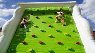 Gümüşhanede düzenlenen şenlikte yüzlerce çocuk doyasıya eğlendi