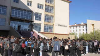 Gün, Iğdır Anadolu Lisesini ziyaret etti