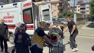 Hafif ticari araç ile çarpışan motosikletin sürücüsü yaralandı