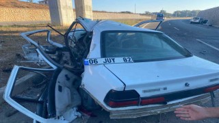 Hafif ticari araç ile çarpışan otomobil hurdaya döndü: 1 ölü, 3 yaralı