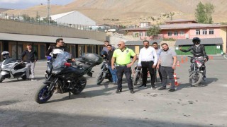 Hakkari polisinden motosiklet kullanıcılarına güvenli sürüş eğitimi