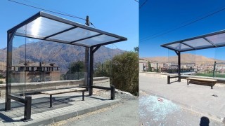 Hakkaride yeni otobüs durakları tahrip edildi