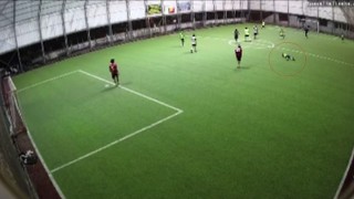 Halı sahada kalp krizi geçirerek hayatını kaybeden polis memurunun o anları kamerada