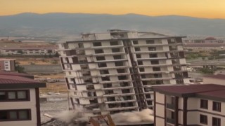 Hasarlı bina yıkıldı