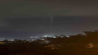 Hatayda denizde çıkan hortum kameraya yansıdı