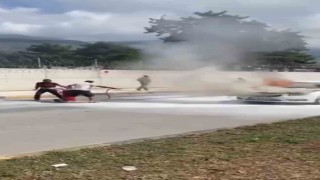 Hatayda seyir halindeki araç alev aldı