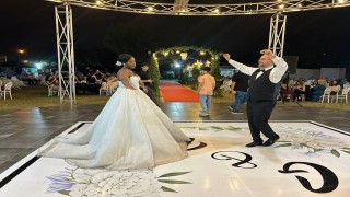 Hatayın Ganalı gelini Gifty, davul zurna eşliğinde gerçekleşen düğününün tadını çıkarttı