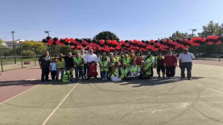 Hayırseverler bin 350 öğrenciye okul eşyaları hediye etti