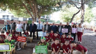 Her Çocuk Bir Fidan etkinliği için öğrenciler fidan dikti