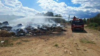 Hisarcıkta çöplüğe dönen çayın kenarında yangın çıktı