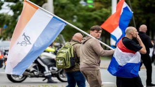 Hollandada göçmenlik karşıtı gösterilerde protestocular polisle çatıştı