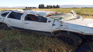 Hurdaya dönen araçtan sağ çıktı