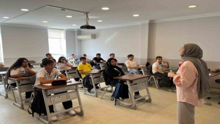 İBBnin atıl halde bıraktığı merkezde bin 500 öğrenci ders başı yaptı