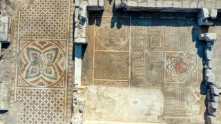 İç Anadolunun en büyük mozaik yapısında mezarlar bulundu