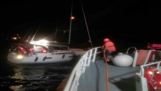 İçinde 8 kişi bulunan ve sürüklenen yelkenli tekne arızalanınca KIYEM ekipleri kurtardı