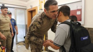 İl Emniyet Müdürü Aydından vefa örneği: Şehit çocuklarını okullarına bıraktı