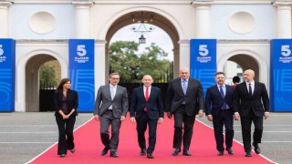 İngiltere Savunma Bakanı Healey: Putinin ne yaptığını görüyoruz, bizi yine test ediyor