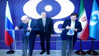 İran ve Rusya 25 Milyar Dolarlık Nükleer Anlaşma İmzaladı